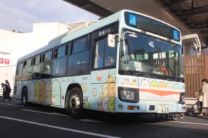 川崎鶴見臨港バス 1T625号車[2DG-LV290N2](すみっコぐらしラッピング)なお、川崎鶴見臨港バスの「すみっコぐらし」ラッピングは11月中旬を持って営業を終了する予定です。